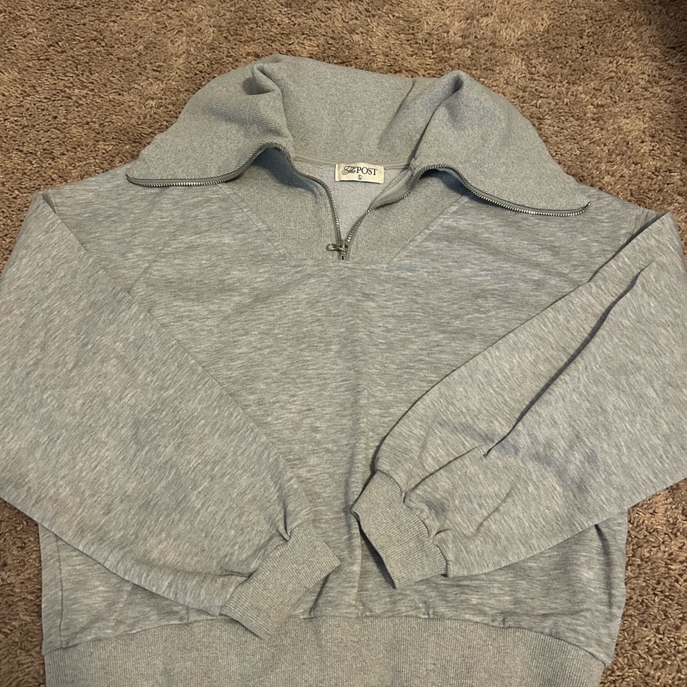 The POST / VICI Dolls gray Quarter-Zip pullover Sweatshirt